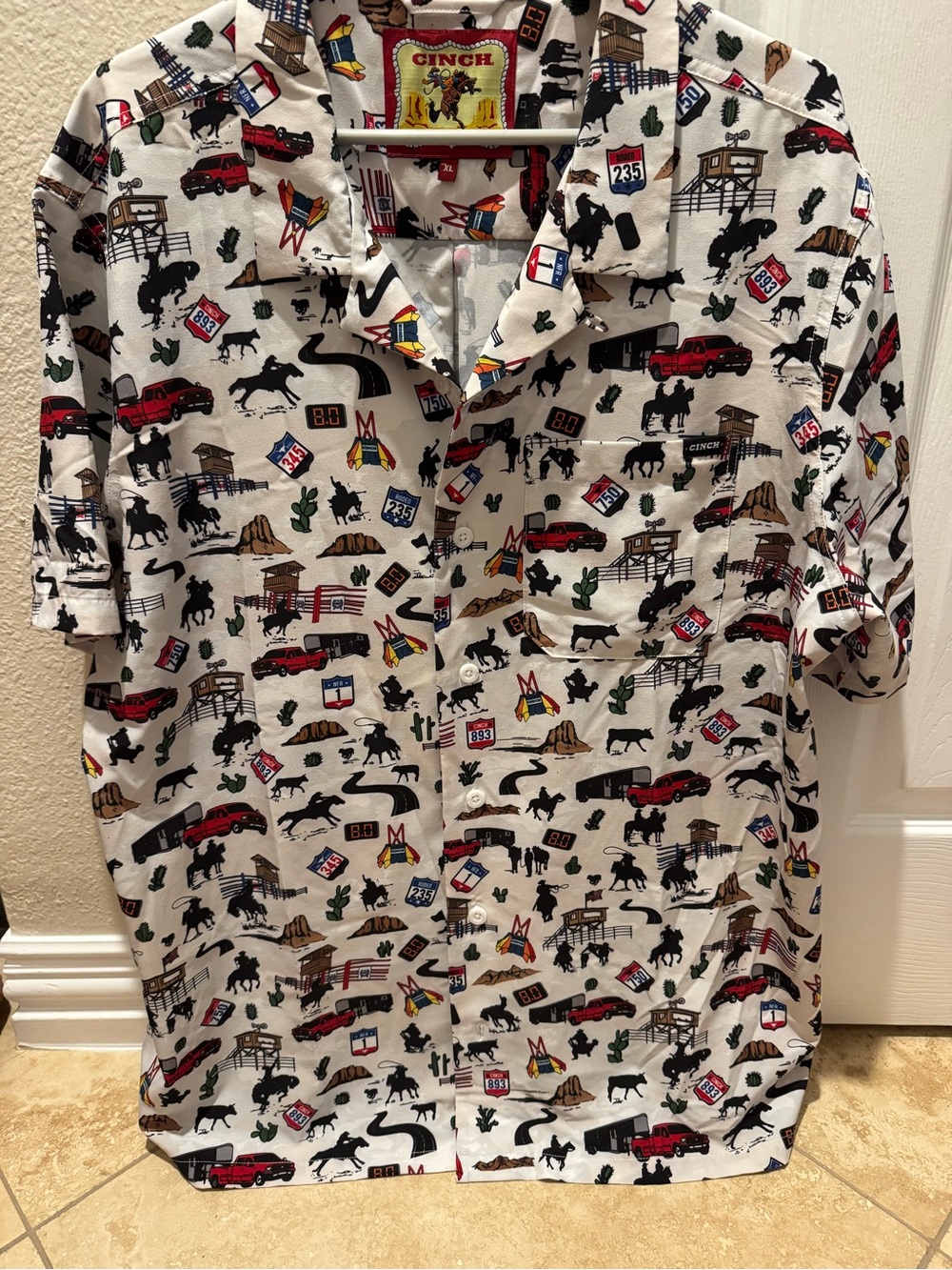 Cinch Men’s White Short-Sleeve Western Print Button-Down Shirt